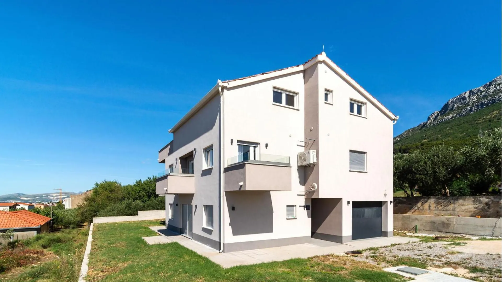 3 Bedroom Beautiful Apartment In Kastel Gomilica Kastela
