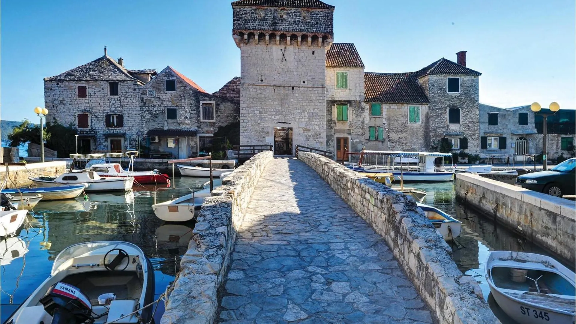 3 Bedroom Beautiful Apartment In Kastel Gomilica Kastela